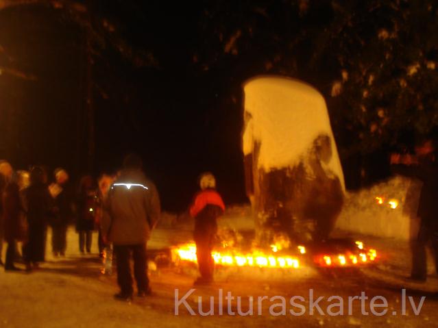Atmiņu ugunskuri Ložmetējkalnā 2011.g.